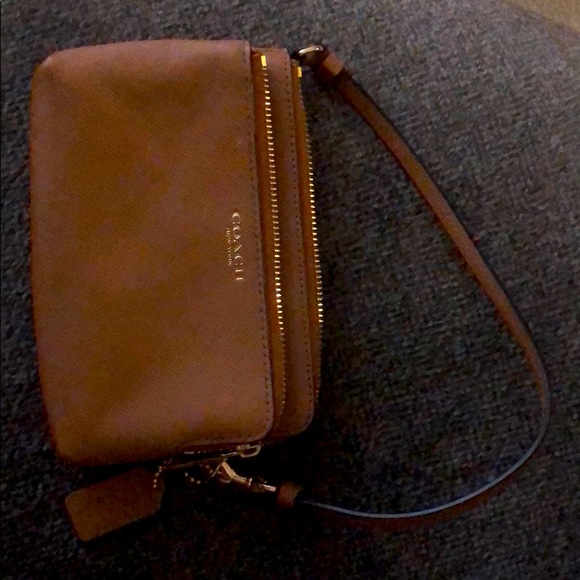 Zip around coin case by coach